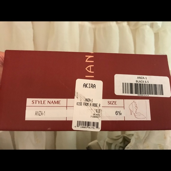 NWB Faux suede pointy toe ruffle back stilettos - Picture 4 of 6